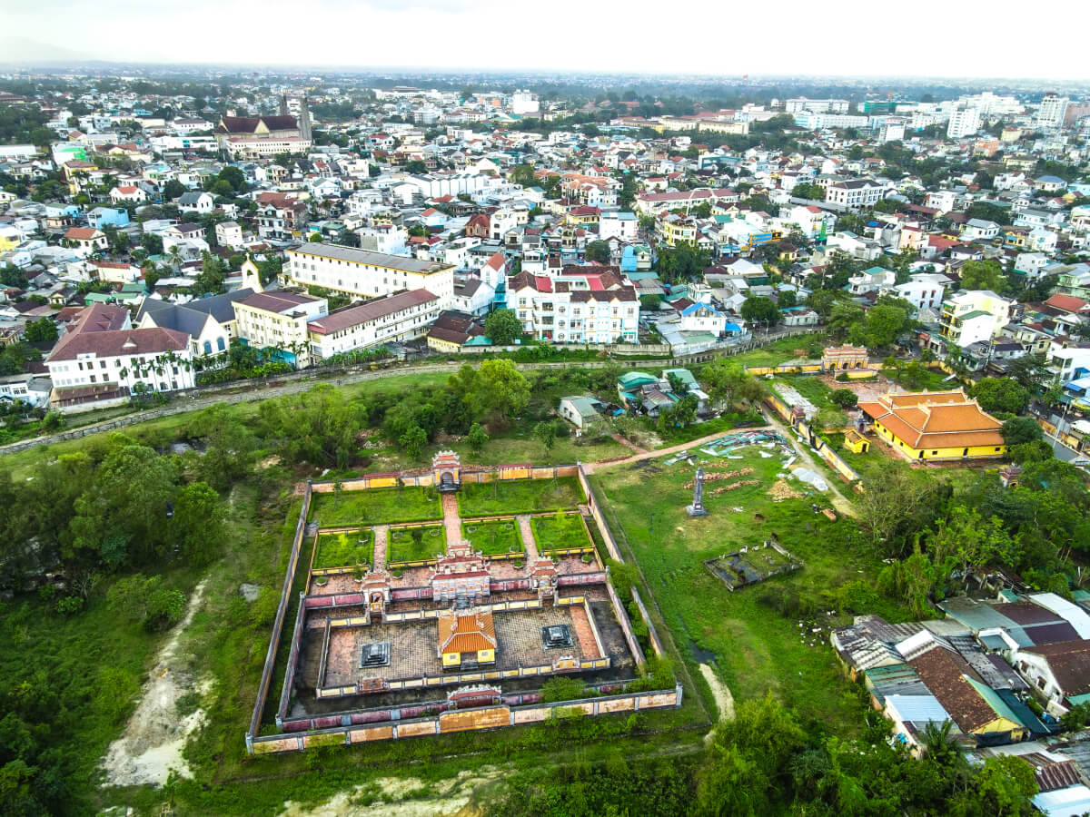 Trải nghiệm du lịch Lăng Dục Đức - Nghĩa địa của ba vị vua triều Nguyễn tại Huế