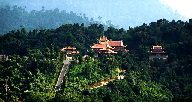 Khung cảnh Thiền viện Trúc Lâm Bạch Mã
